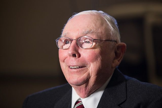 The Psychology of Human Misjudgment - Charlie Munger portrait - fallaciesoflogic.com